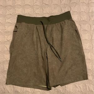 Lululemon Men’s THE 9” Shorts Medium